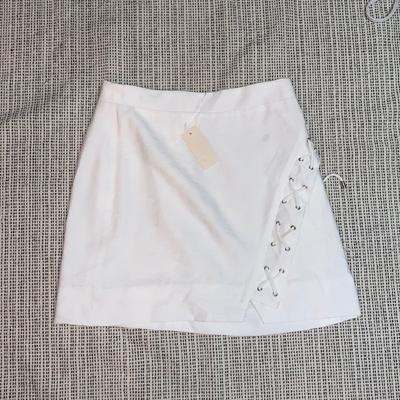 FLETCH WHITE MINI SKIRT TIE UP SIDE NWT - Picture 1 of 3